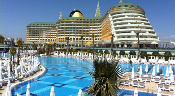 Семейная сеть отелей Delphin Hotels 5* в Турции из Алматы.