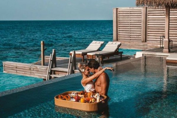 Мальдивы для отдыха парой: отели без детей!