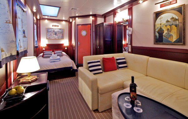 row-cabins-premium-suit1