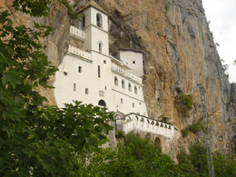 Чудотворный монастырь Острог